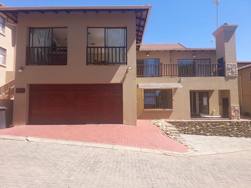 To Let 4 Bedroom Property for Rent in Three Rivers Gauteng