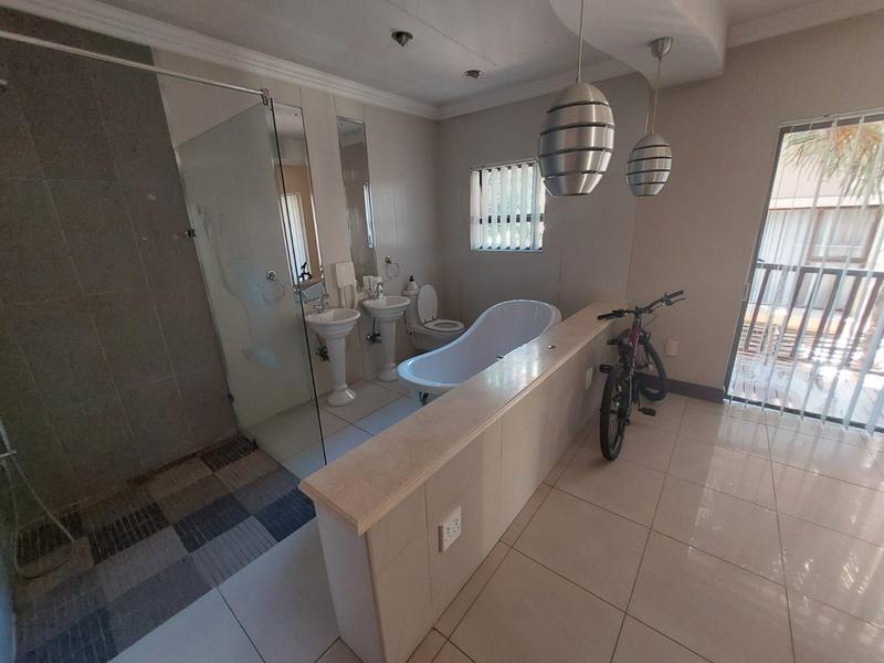 To Let 4 Bedroom Property for Rent in Three Rivers Gauteng