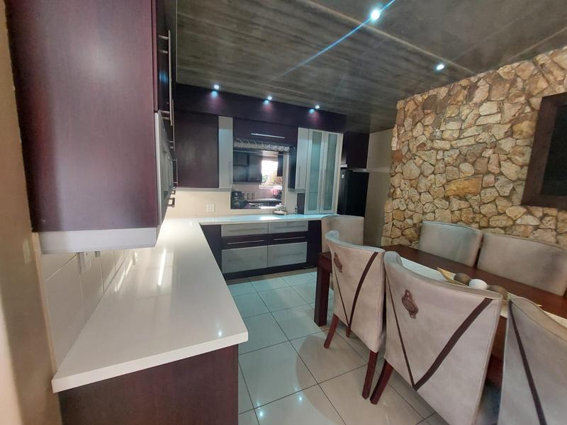 To Let 4 Bedroom Property for Rent in Three Rivers Gauteng