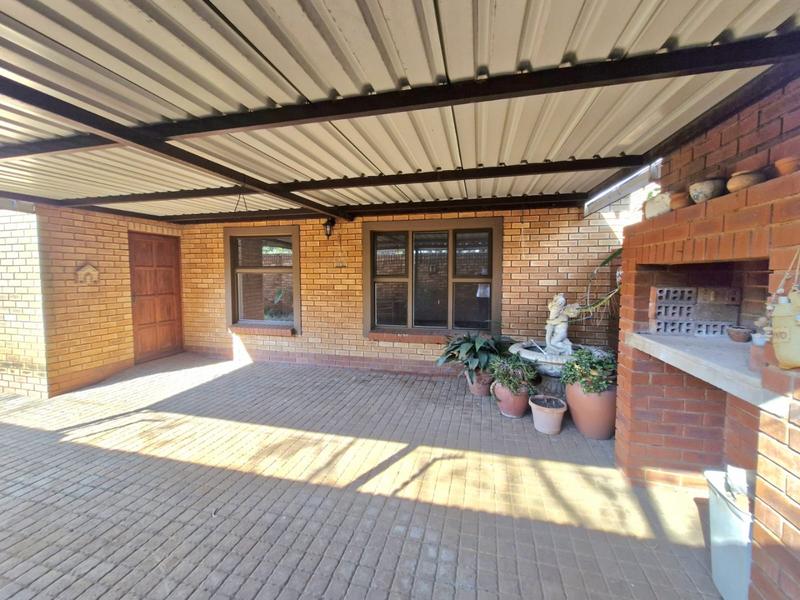 2 Bedroom Property for Sale in Montana Tuine Gauteng