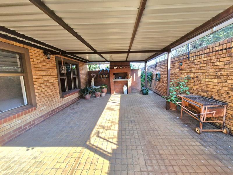 2 Bedroom Property for Sale in Montana Tuine Gauteng