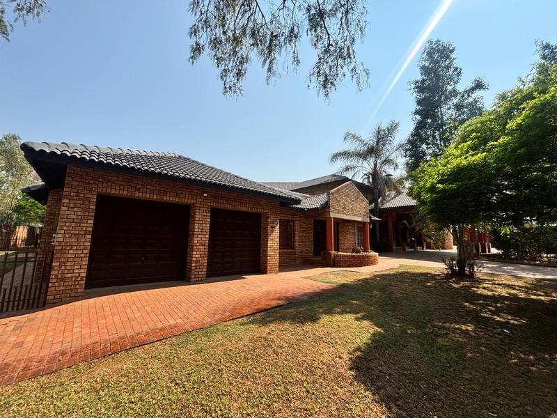 6 Bedroom Property for Sale in Die Hoewes Gauteng