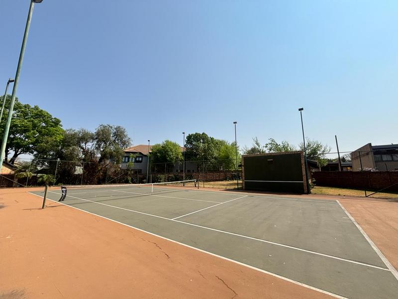 6 Bedroom Property for Sale in Die Hoewes Gauteng