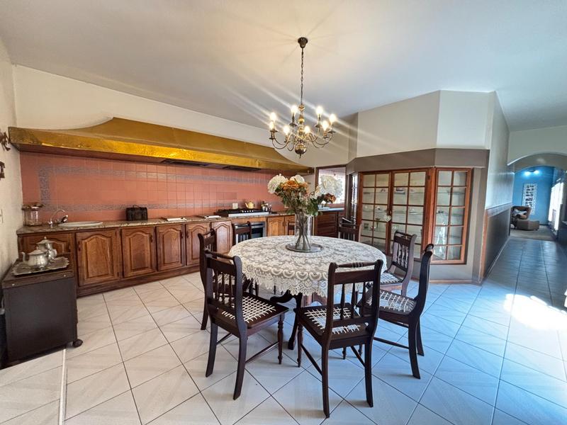 6 Bedroom Property for Sale in Die Hoewes Gauteng