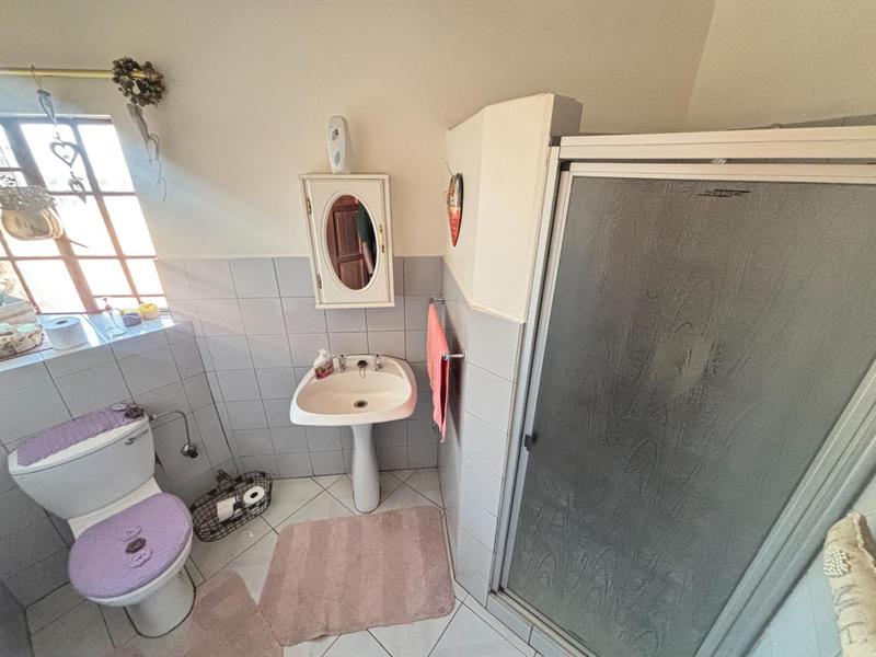 6 Bedroom Property for Sale in Die Hoewes Gauteng
