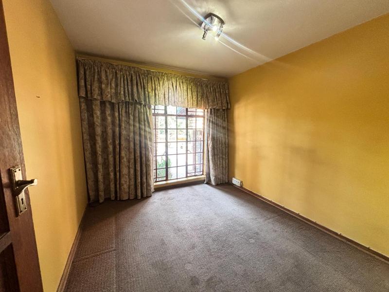 6 Bedroom Property for Sale in Die Hoewes Gauteng