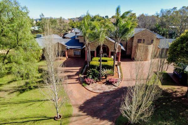 6 Bedroom Property for Sale in Die Hoewes Gauteng