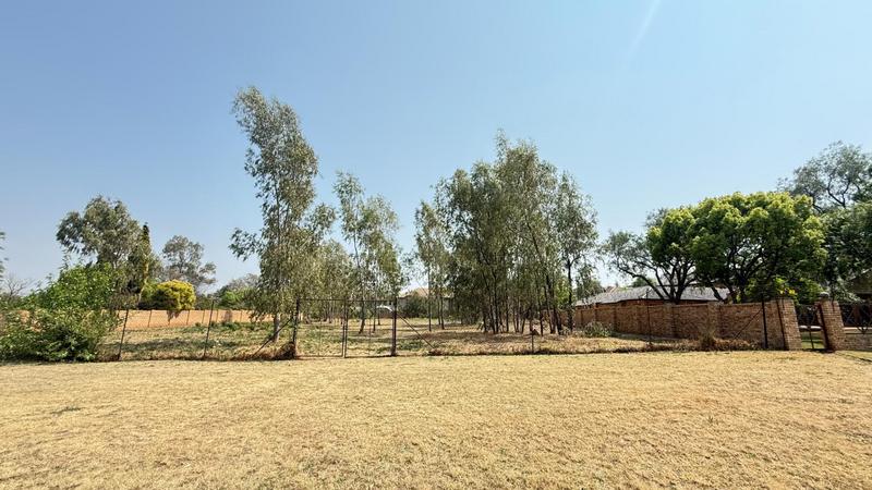 6 Bedroom Property for Sale in Die Hoewes Gauteng