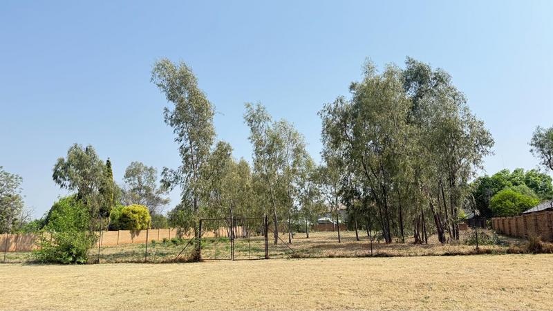 6 Bedroom Property for Sale in Die Hoewes Gauteng