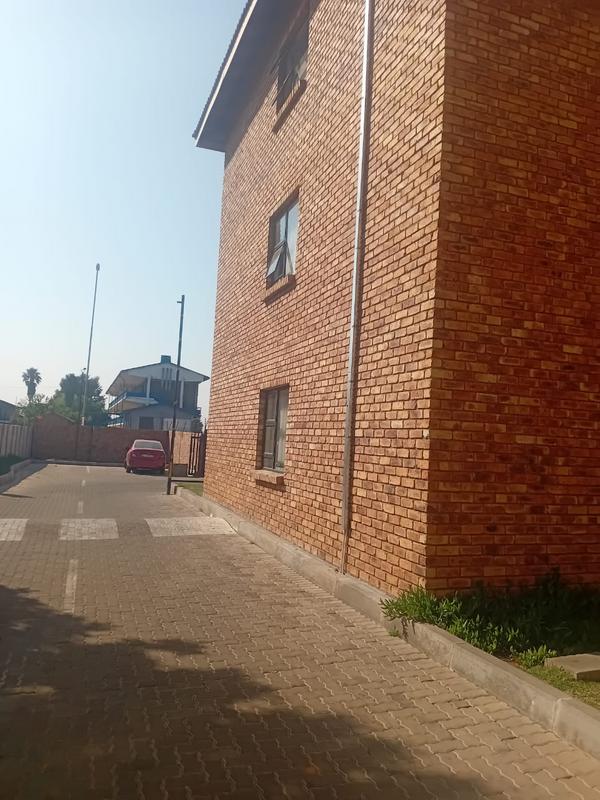 To Let 2 Bedroom Property for Rent in Groblerpark Gauteng
