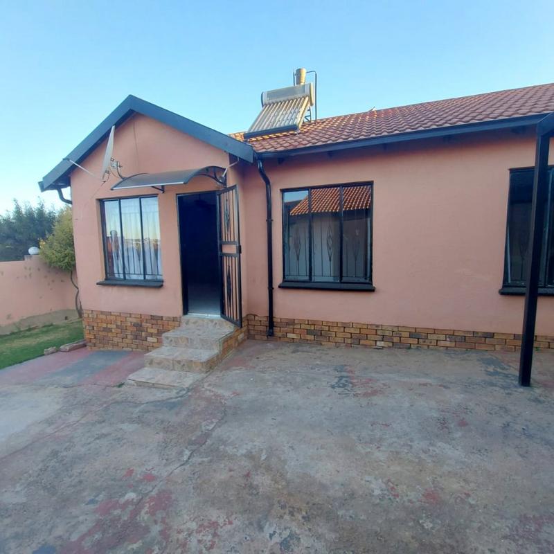 To Let 3 Bedroom Property for Rent in Groblerpark Gauteng