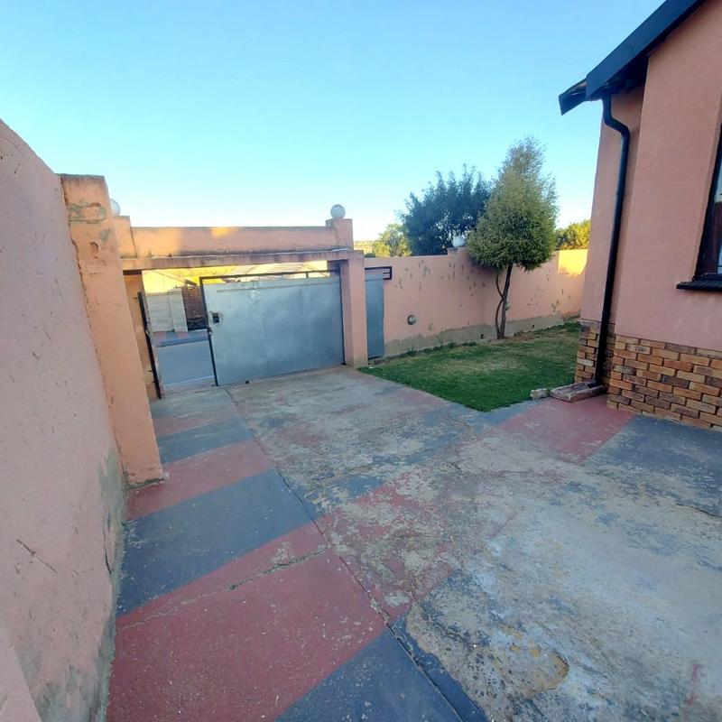 To Let 3 Bedroom Property for Rent in Groblerpark Gauteng
