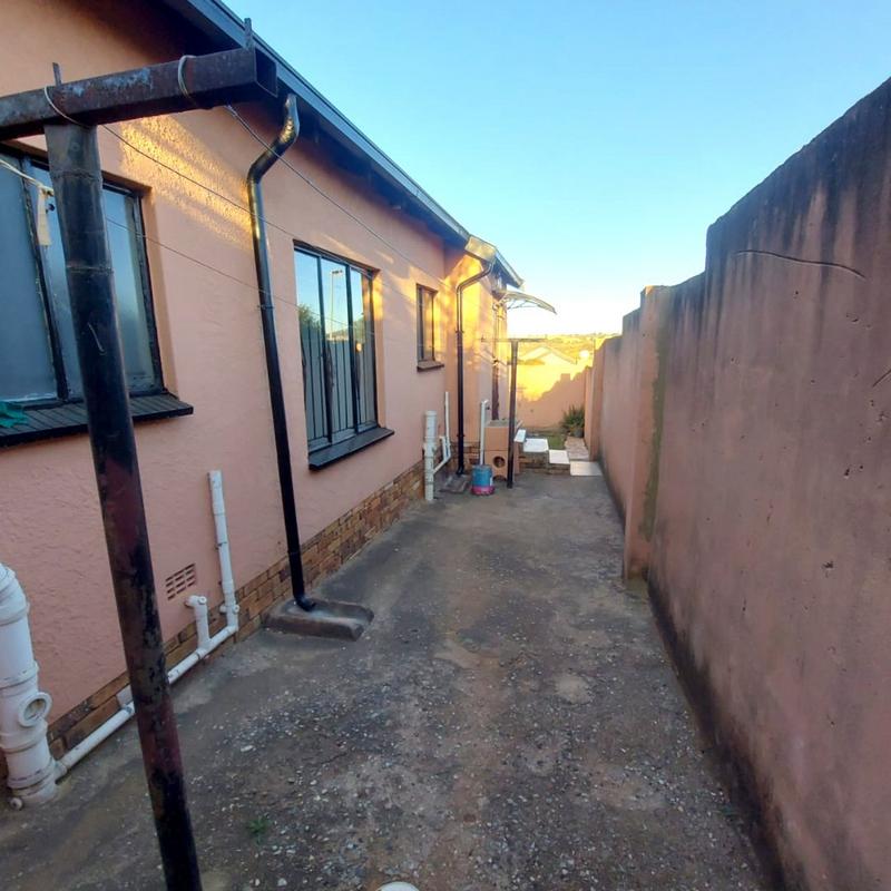 To Let 3 Bedroom Property for Rent in Groblerpark Gauteng