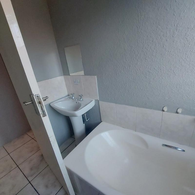 To Let 3 Bedroom Property for Rent in Groblerpark Gauteng
