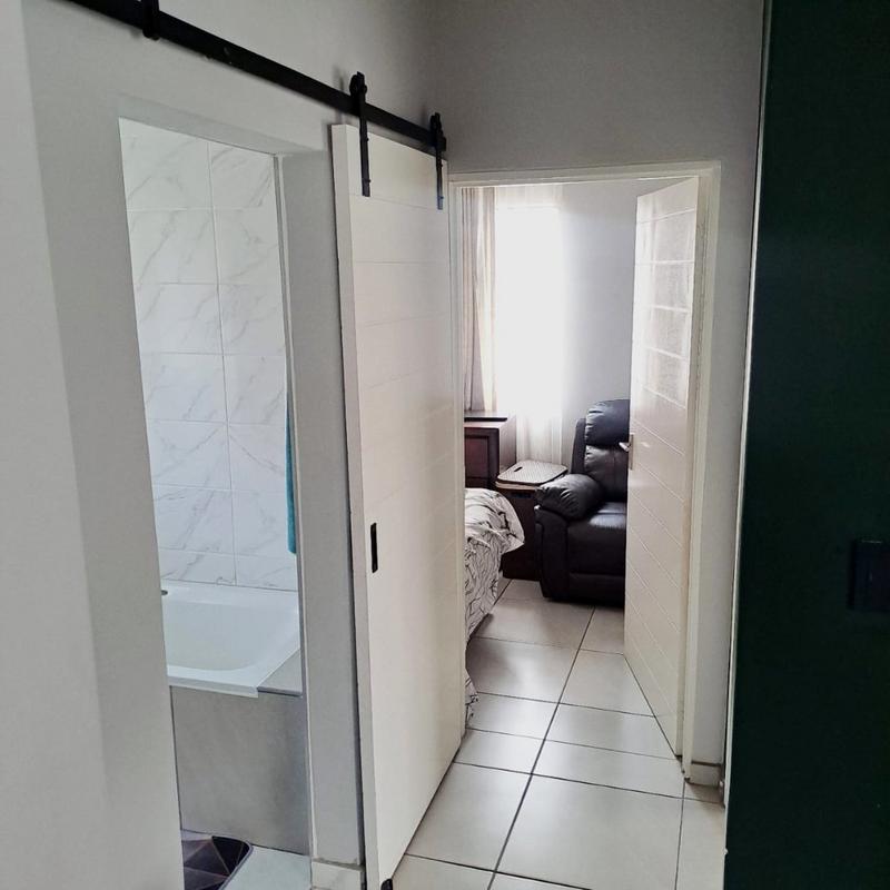 2 Bedroom Property for Sale in Fleurhof Gauteng