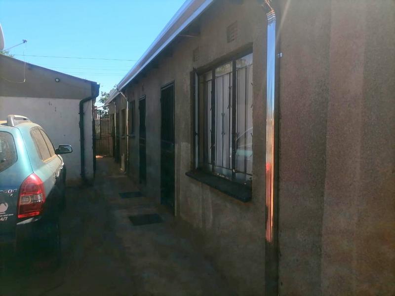 1 Bedroom Property for Sale in Mapleton A H Gauteng