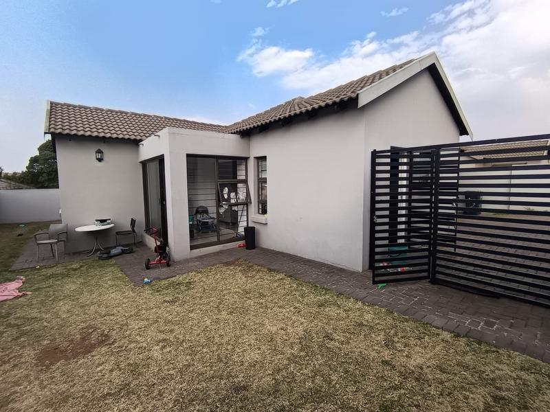 To Let 3 Bedroom Property for Rent in Buccleuch Gauteng