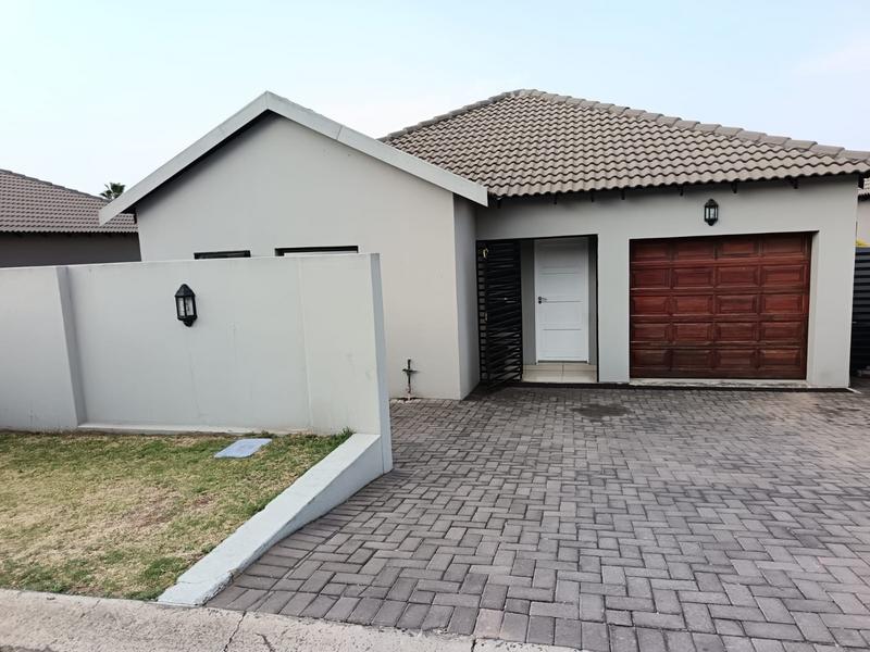 To Let 3 Bedroom Property for Rent in Buccleuch Gauteng