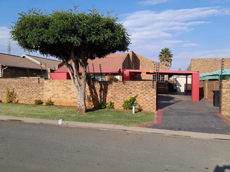 To Let 4 Bedroom Property for Rent in Springs Gauteng