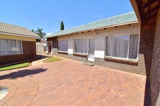 5 Bedroom Property for Sale in Crystal Park Gauteng