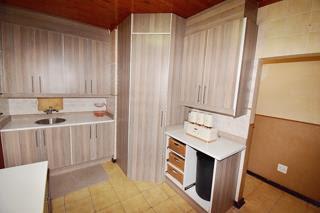 5 Bedroom Property for Sale in Crystal Park Gauteng