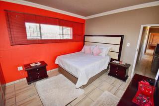 5 Bedroom Property for Sale in Crystal Park Gauteng