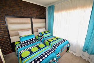 5 Bedroom Property for Sale in Crystal Park Gauteng