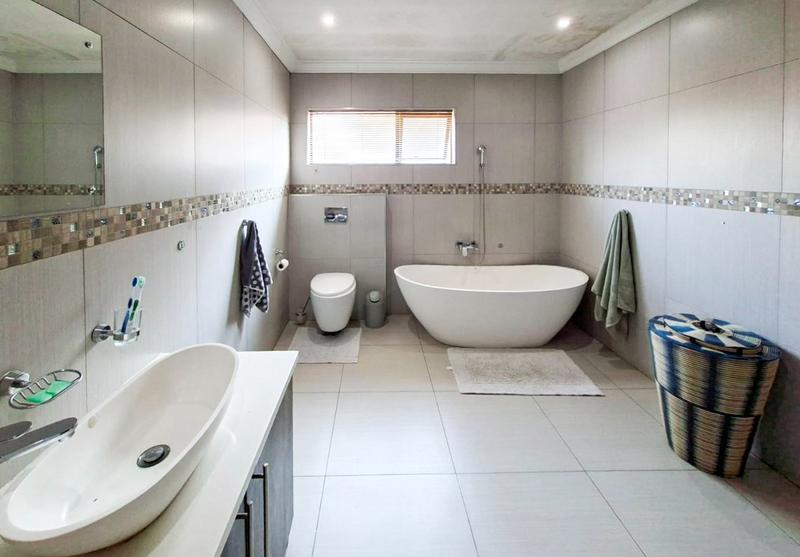5 Bedroom Property for Sale in Midstream Estate Gauteng