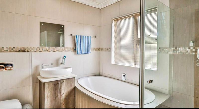 5 Bedroom Property for Sale in Midstream Estate Gauteng
