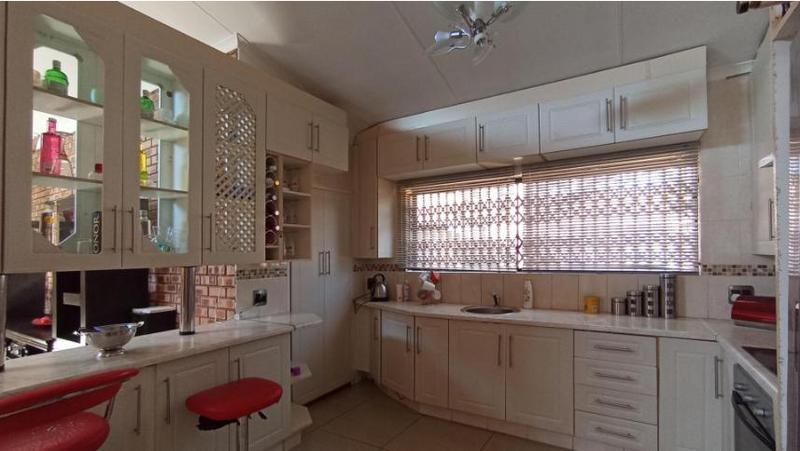 4 Bedroom Property for Sale in The Orchards Gauteng