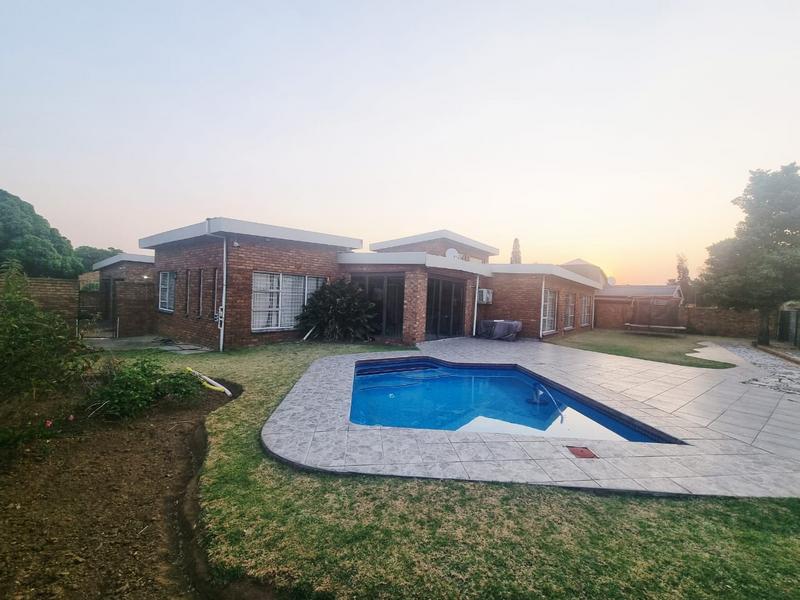 4 Bedroom Property for Sale in Sunward Park Gauteng