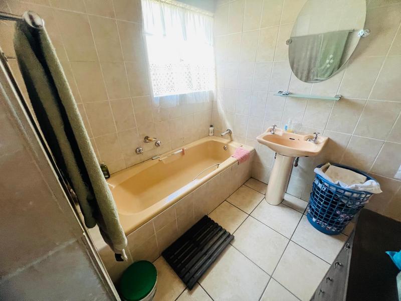 3 Bedroom Property for Sale in Verwoerdpark Gauteng