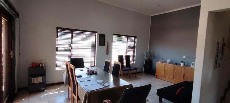 3 Bedroom Property for Sale in Oakdene Gauteng