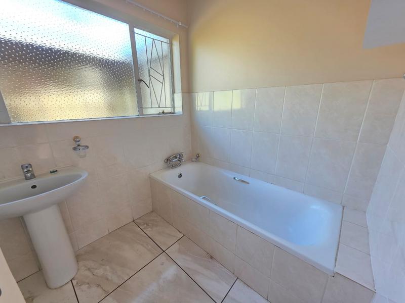 To Let 4 Bedroom Property for Rent in Three Rivers Gauteng