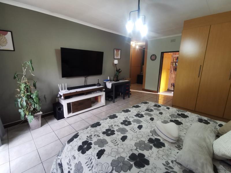 5 Bedroom Property for Sale in Meyerton Central Gauteng
