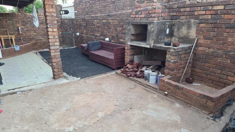 To Let 3 Bedroom Property for Rent in Erasmia Gauteng