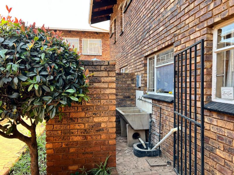 To Let 2 Bedroom Property for Rent in Erasmia Gauteng