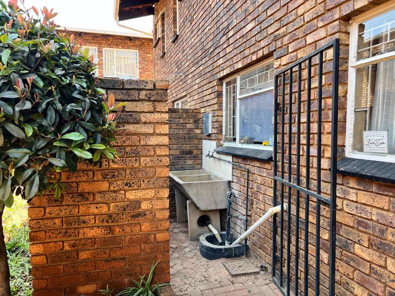 To Let 2 Bedroom Property for Rent in Erasmia Gauteng