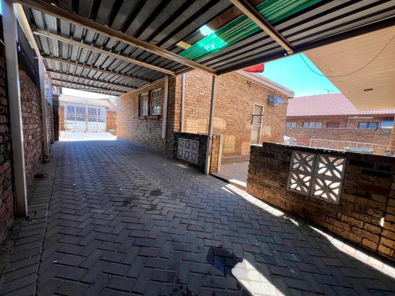 8 Bedroom Property for Sale in Laudium Gauteng