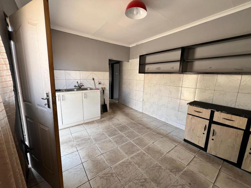To Let 4 Bedroom Property for Rent in Laudium Gauteng