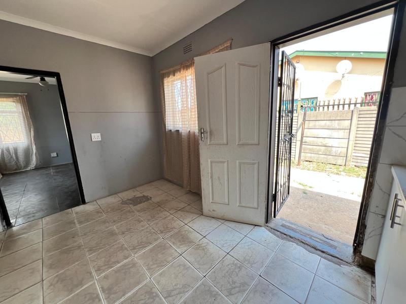 To Let 4 Bedroom Property for Rent in Laudium Gauteng