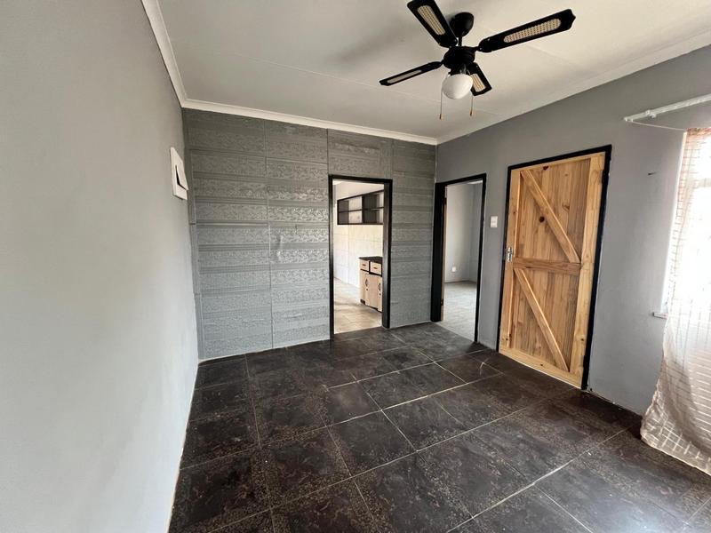 To Let 4 Bedroom Property for Rent in Laudium Gauteng