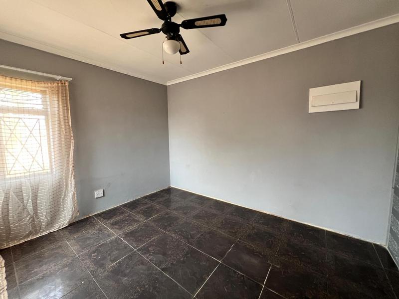 To Let 4 Bedroom Property for Rent in Laudium Gauteng