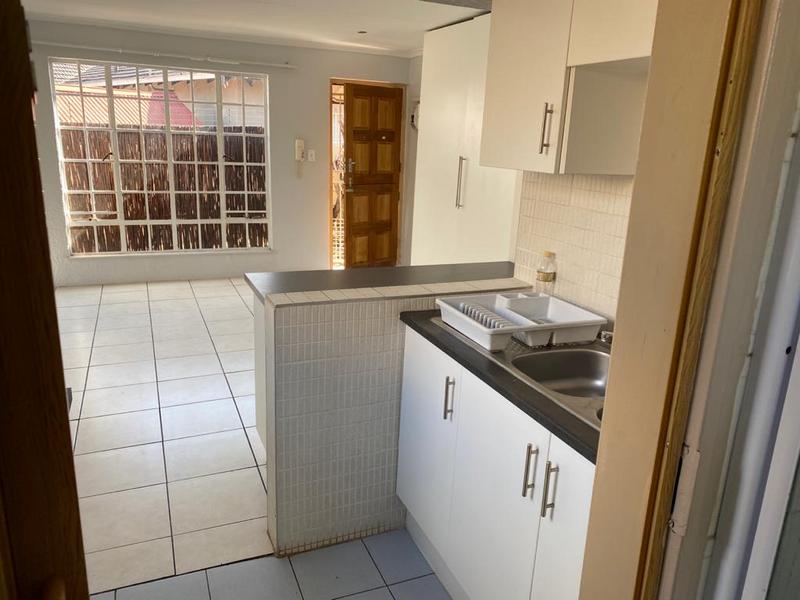 To Let 1 Bedroom Property for Rent in Witfield Gauteng