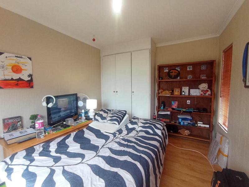 2 Bedroom Property for Sale in Helderkruin Gauteng