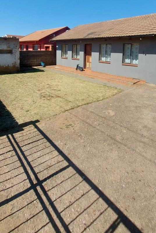 2 Bedroom Property for Sale in Mohlakeng Gauteng