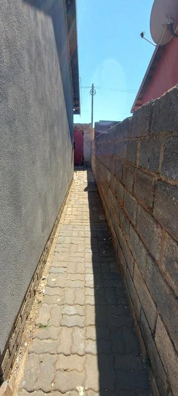 2 Bedroom Property for Sale in Mohlakeng Gauteng