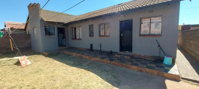 2 Bedroom Property for Sale in Mohlakeng Gauteng
