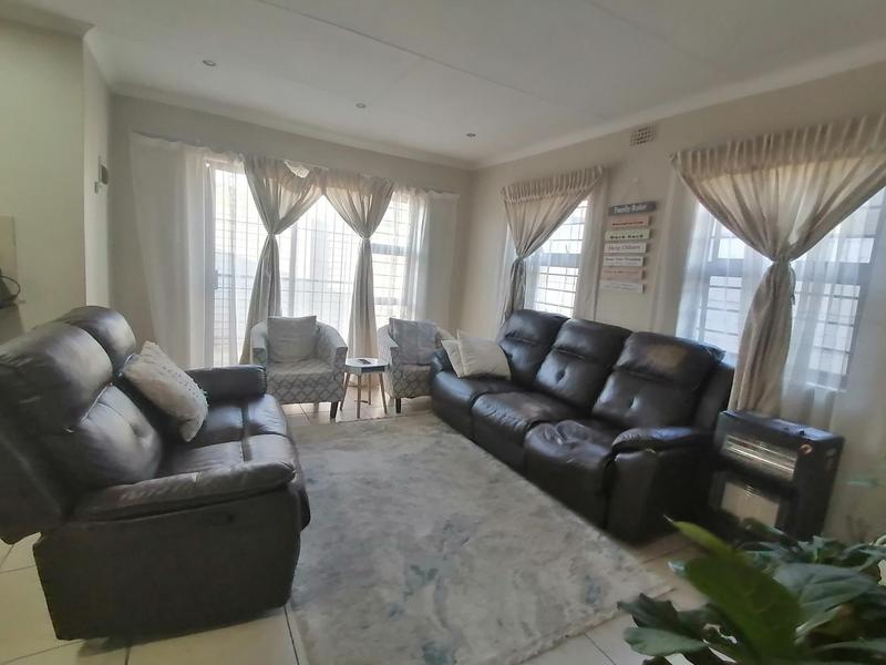 3 Bedroom Property for Sale in Albertsdal Gauteng