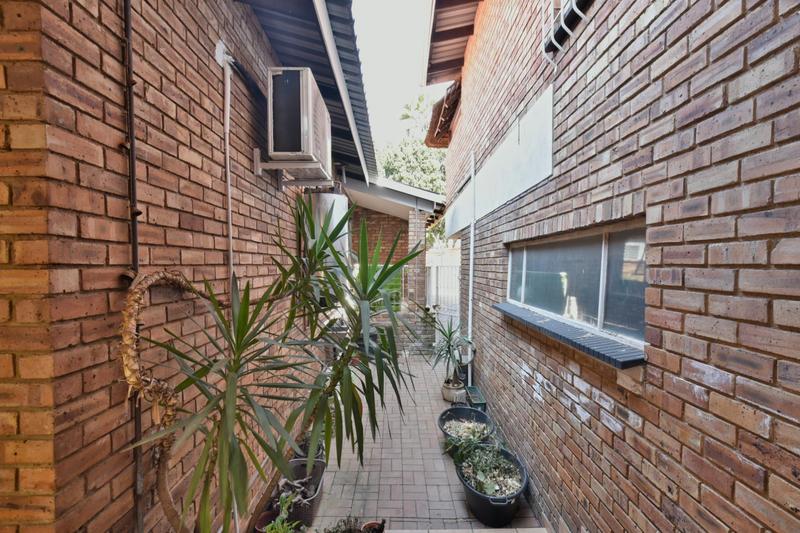 3 Bedroom Property for Sale in Bassonia Gauteng